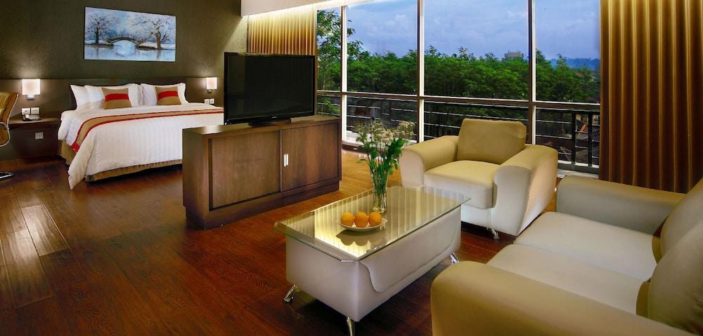 Aston Jember Hotel & Conference Center Екстер'єр фото