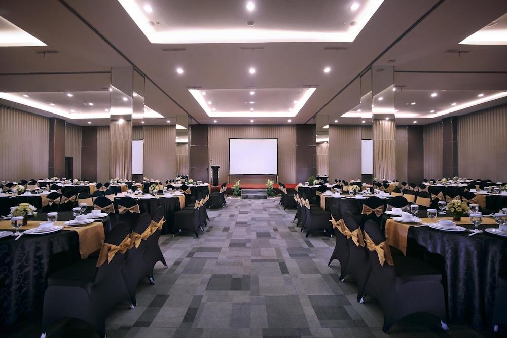 Aston Jember Hotel & Conference Center Екстер'єр фото