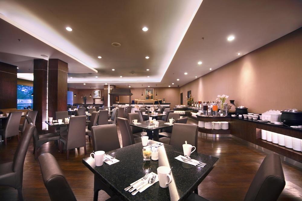 Aston Jember Hotel & Conference Center Екстер'єр фото